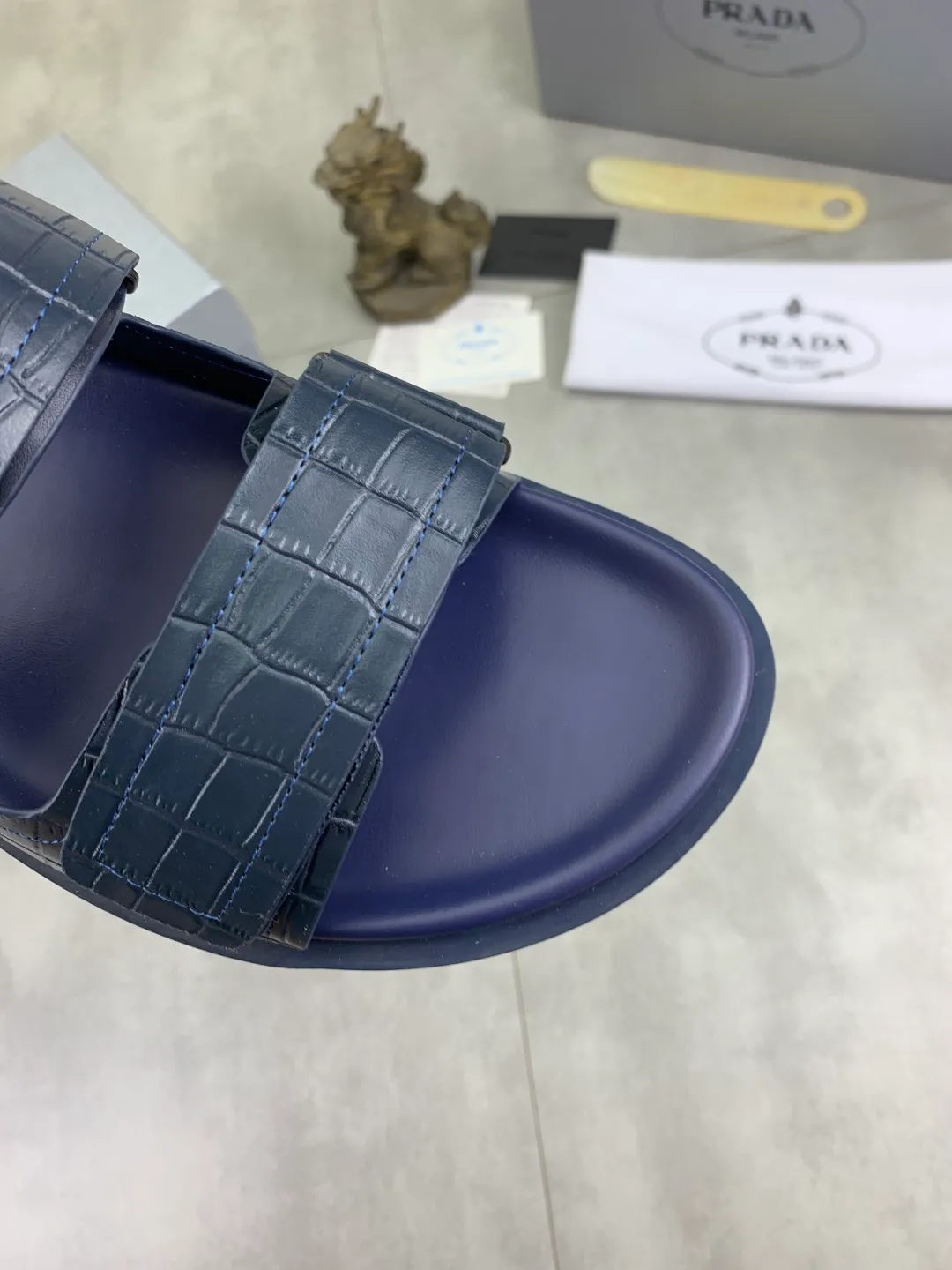 Men's shoes 💰P340💰【New style】🎁🎁🎁 PRADA Prada's new casual slippers, original official website, perfect workmanship, transmitting a kind of noble luxury, sublimating its definition of luxury in Prada's high-end extraordinary craftsmanship. Original combination outsole, code number: 38-44 (45 customized) Multiple colors 🉑️ to choose from